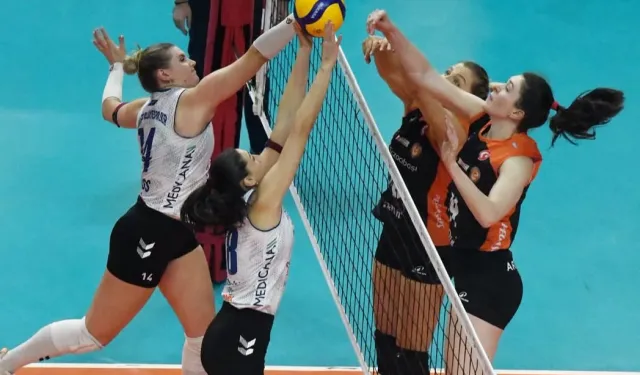 Bursa Nilüferli Sultanlar Eczacıbaşı Dynavit'i 3-1 mağlup etti