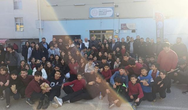 “İYİ'likte Yarışıyorlar”