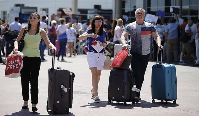 Türkiye 2025’in ilk yarısında 25 milyondan fazla turist ağırladı