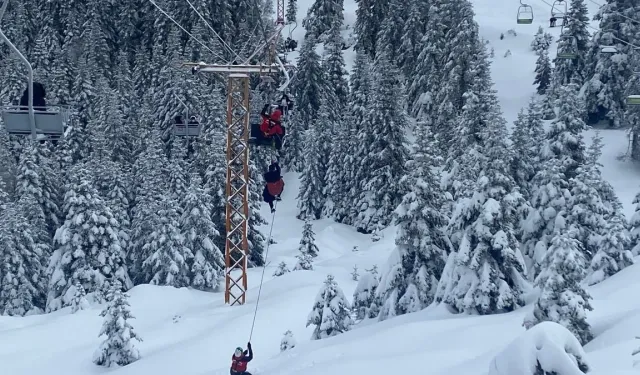 Uludağ'da telesiyejde mahsur kalan 40 kişi kurtarıldı