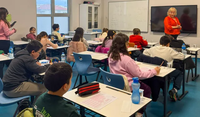 Arena bursluluk sınavına Bursa'da yoğun katılım