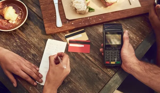Restoranda artık o ücreti ödemek zorunda değilsiniz