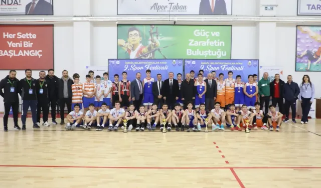 İnegöl'de potanın yıldızları ödüllerini aldı