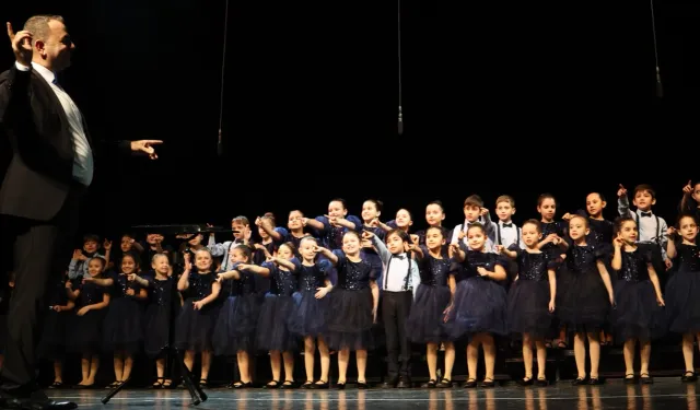 Bursa Nilüfer'de üç koro aynı sahnede buluştu