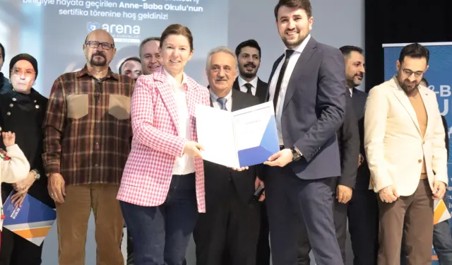 Bursa'da 'Arena Anne Baba Okulu'nda sertifika heyecanı