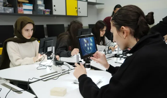 Bursa'da kızlarla bilimsel ve teknolojik buluşma