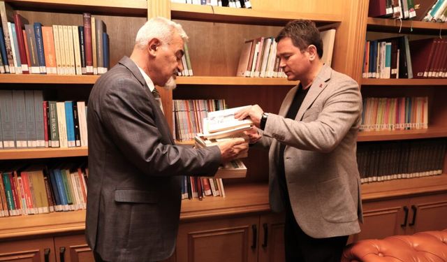 ÇGD Bursa Şubesi Osmangazi’ye Uğur Mumcu Kitaplarını Bağışladı