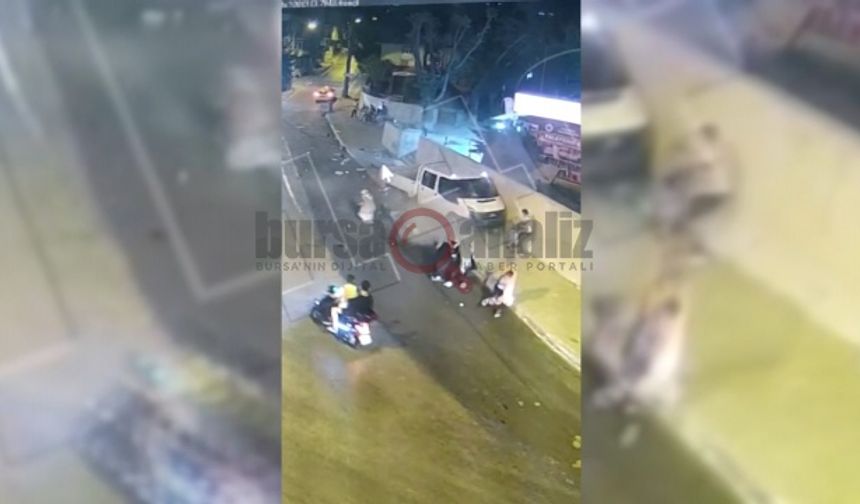 Bursa’da alkollü sürücü kamyonetiyle vatandaşların arasına böyle daldı: 1’i ağır 3 yaralı