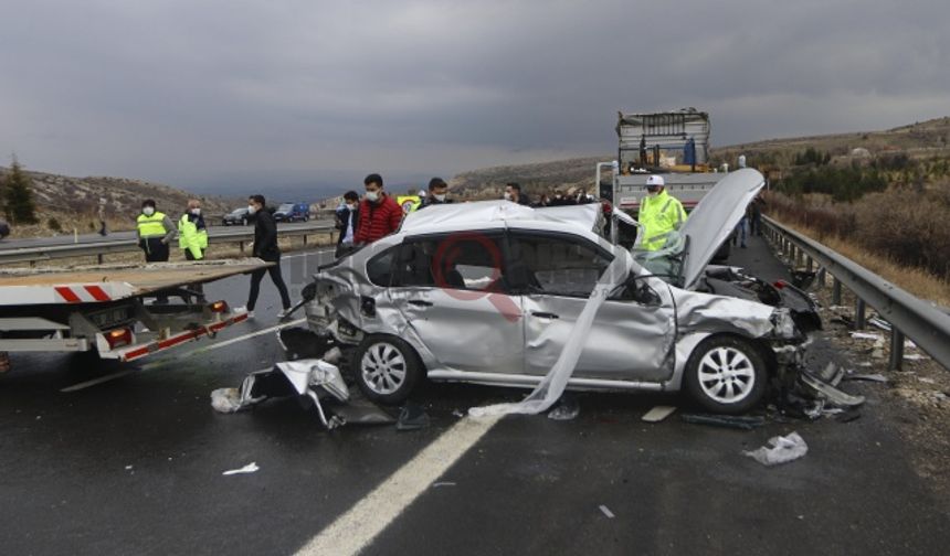 Ankara'da TEM otoyolunda zincirleme kaza! 4 ölü, 5 yaralı