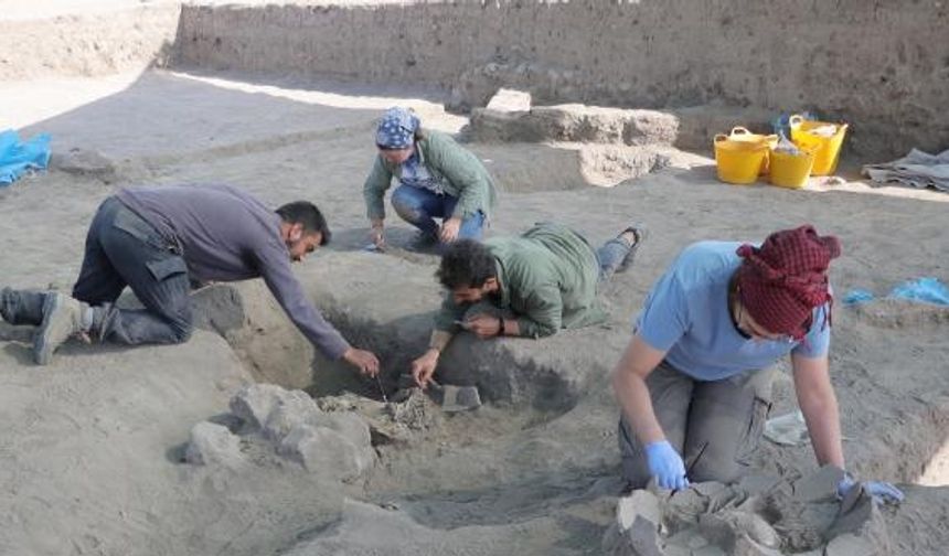 Eskişehir’de 5 bin yıllık küp mezarlarda çocuk iskeletleri bulundu