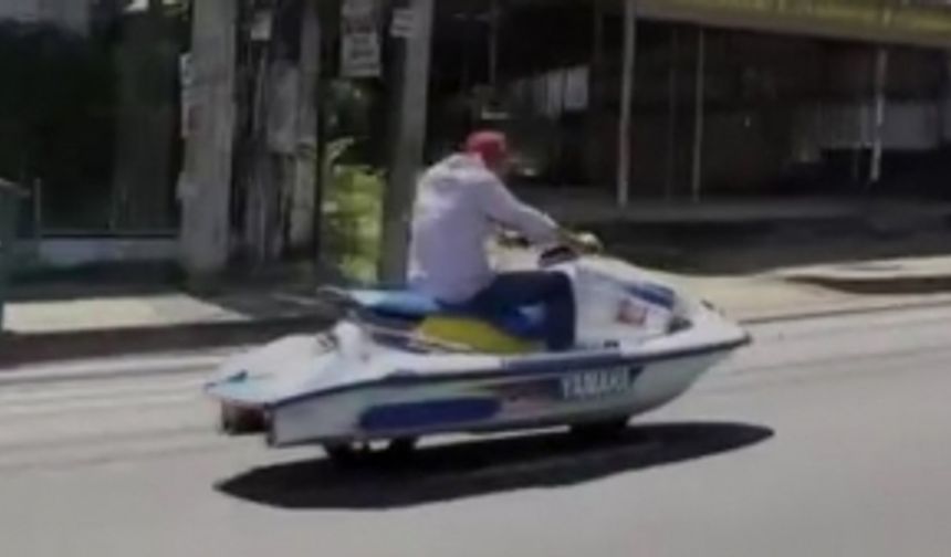 Jet skiye tekerlek taktı otobana çıktı