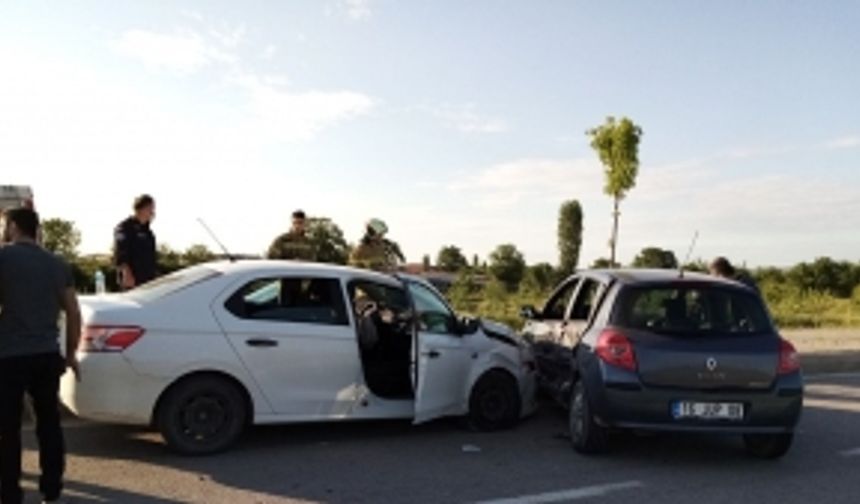 Mıcıra kapılan otomobil kaza yaptı: 1 yaralı