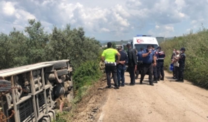 Bursa’da yolcu midibüsü devrildi....4 yaralı