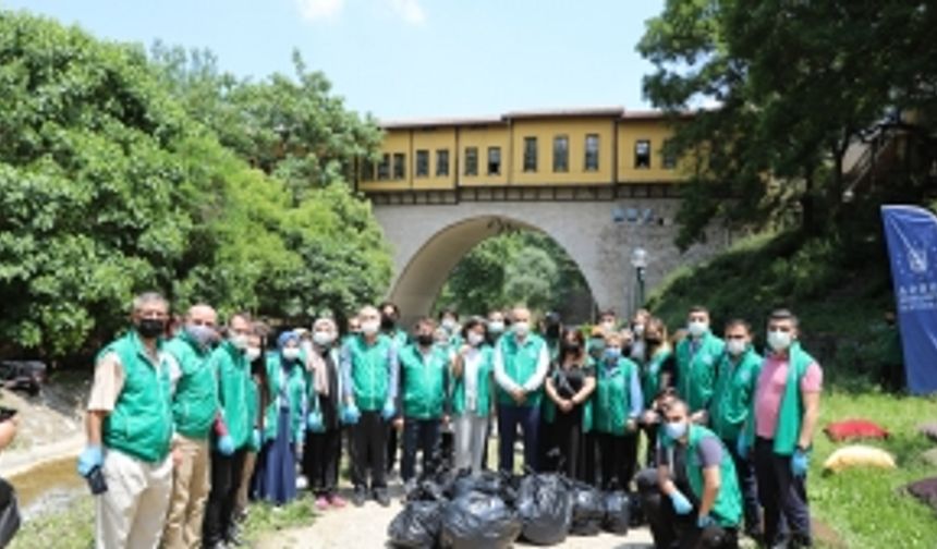 Başkan Aktaş Dünya Çevre Gününde çöp topladı