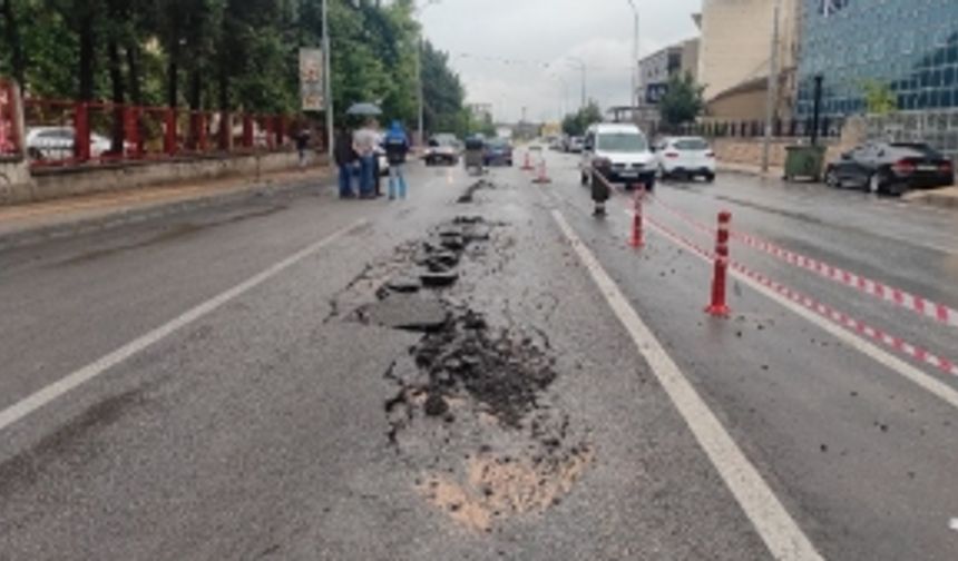 Bursa’da sağanak yağış hayatı felç etti