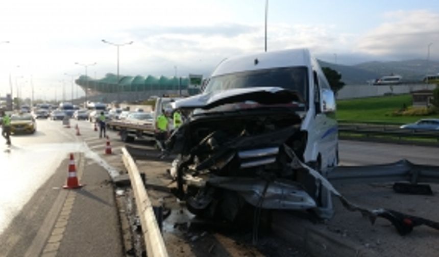 Bursa’da servis minibüsü kaza yaptı: 6 işçi yaralı