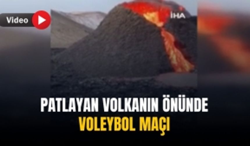 Patlayan volkanın önünde voleybol maçı