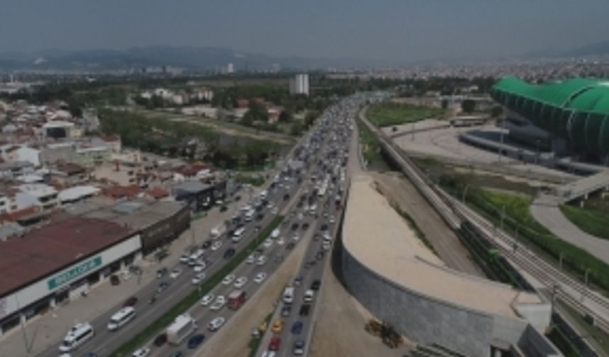 Bursa’da kısıtlamaya saatler kala şehir trafiği de kilit