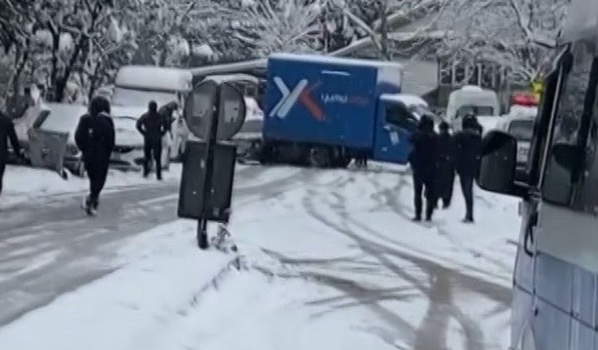 Bursa’da buz tutan yollar sürücülere zor anlar yaşattı!