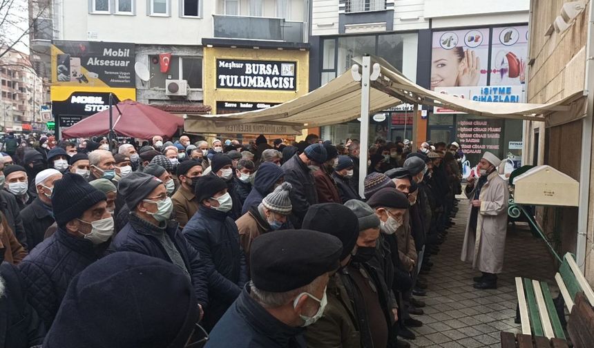 Oğlu tarafından öldürülen adam son yolculuğuna uğurlandı!