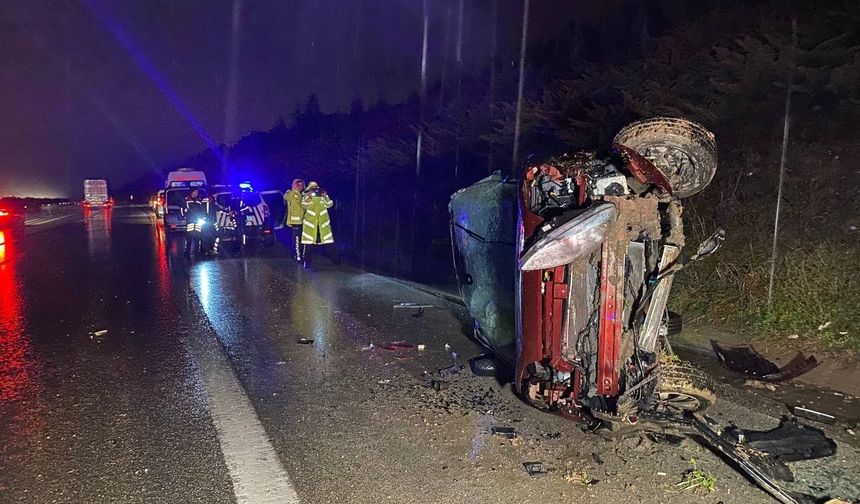 Bursa’da feci kaza! Takla atan araçtan fırladılar...