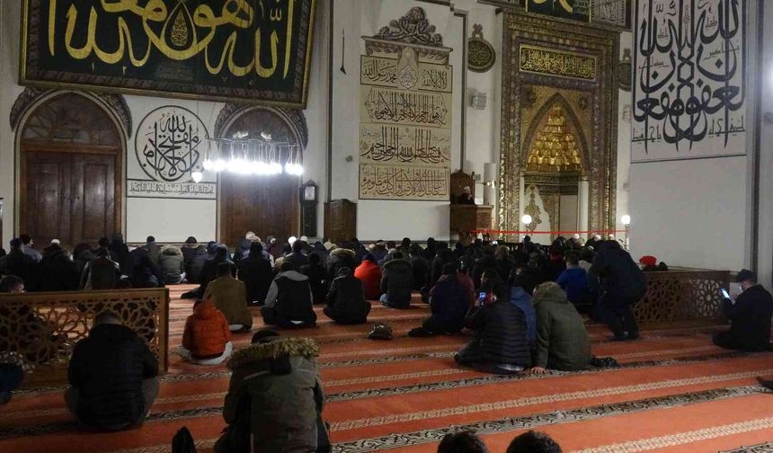 Bursa'da Regaip Kandili Ulu Cami’de idrak edildi