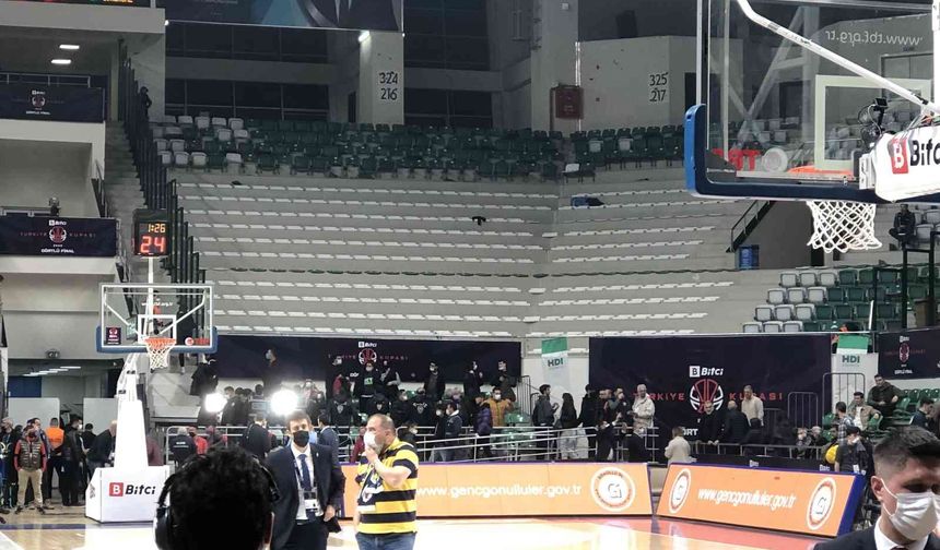 Fenerbahçe Beko - Galatasaray Nef maçı durdu