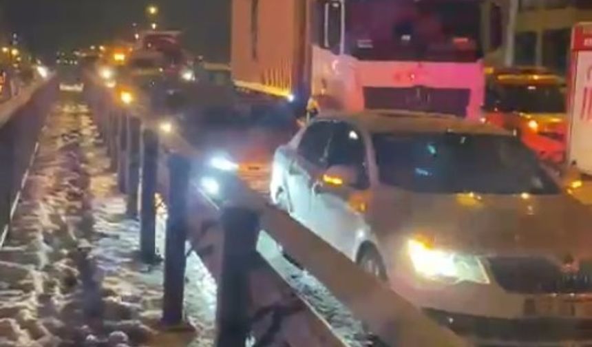 D100 karayolunda zincirleme kaza! Ankara-İstanbul yolu trafiğe kapandı...
