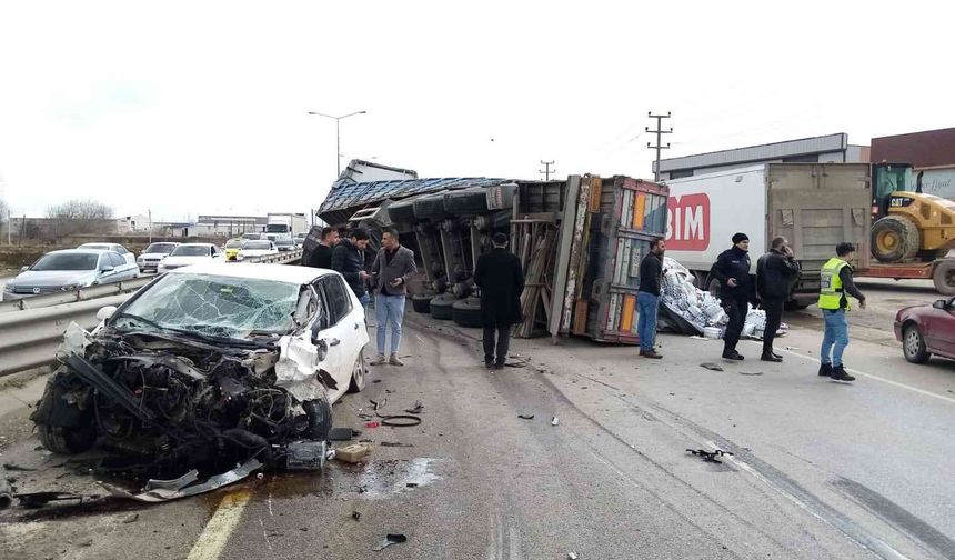 Otomobil ile çarpışan su yüklü tır devrildi, 1 kişi yaralandı!