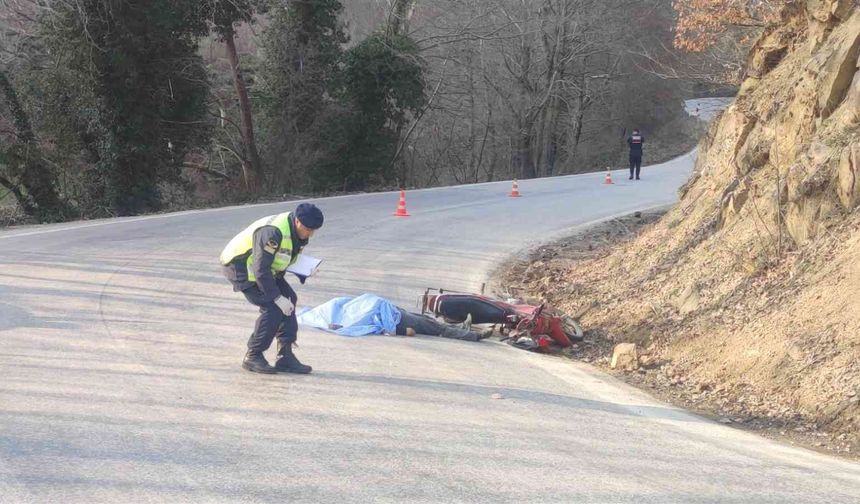 Bursa'da feci kaza! Motosikletle kamyona çarptı, olay yerinde can verdi