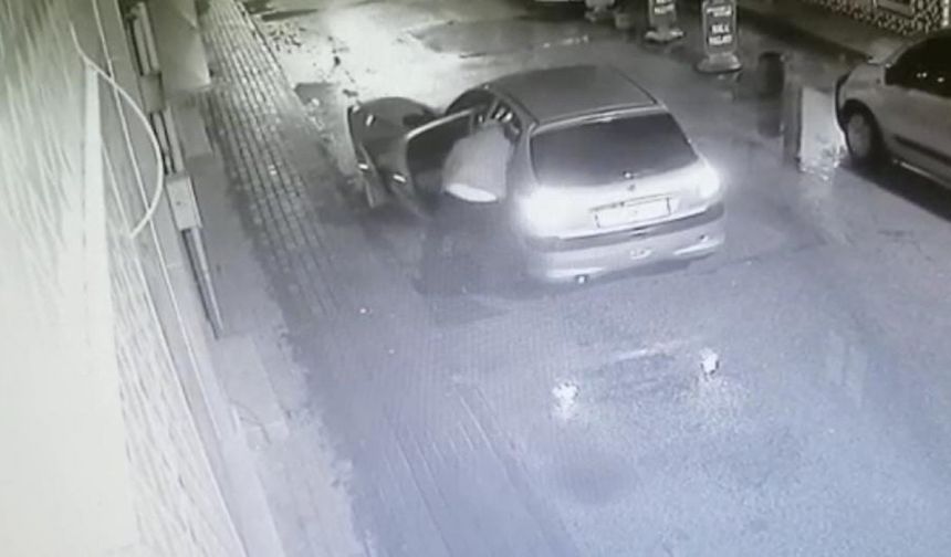 Otomobili ile rögar kapaklarını çalan şüpheli kameralara yansıdı