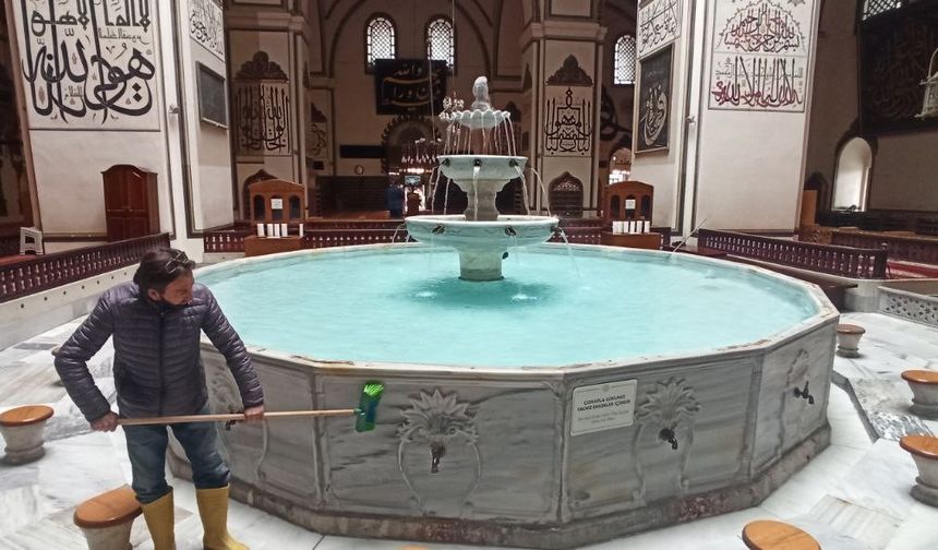 Bursa Ulu Cami teravih namazına hazırlanıyor!