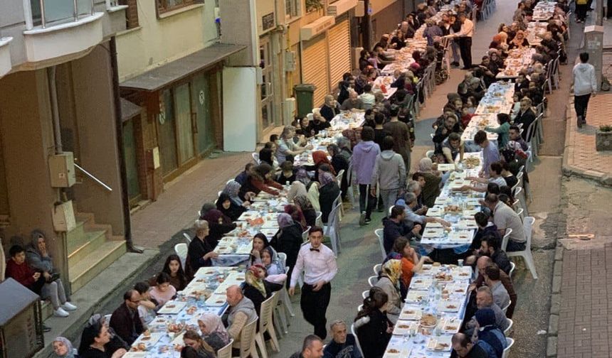 AK Parti Bursa Milletvekili Refik Özen'den anlamlı iftar