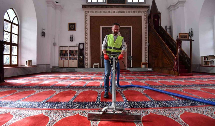 Osmangazi’nin camilerinde ramazan temizliği