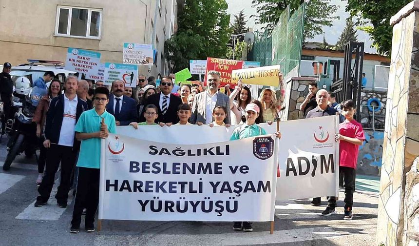 Bursa’da öğrencilerden “Sağlık için hareket et” yürüyüşü