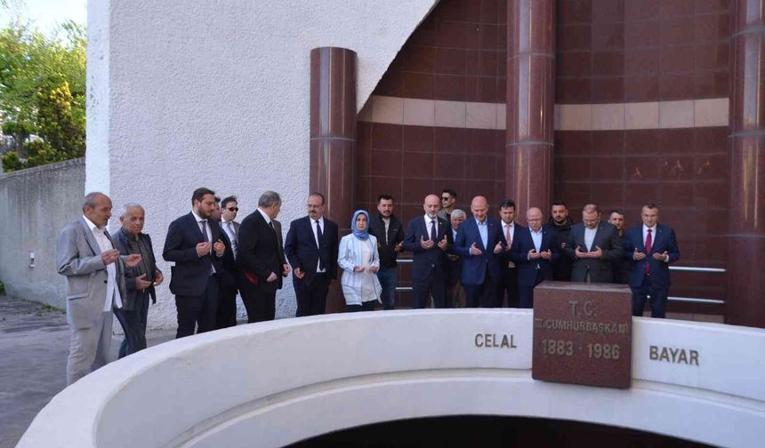 Bakan Soylu'dan, 3. Cumhurbaşkanı Celal Bayar’ın anıt mezarına ziyaret