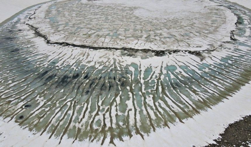 Uludağ’ın zirvesindeki buzul göllerden görsel şölen