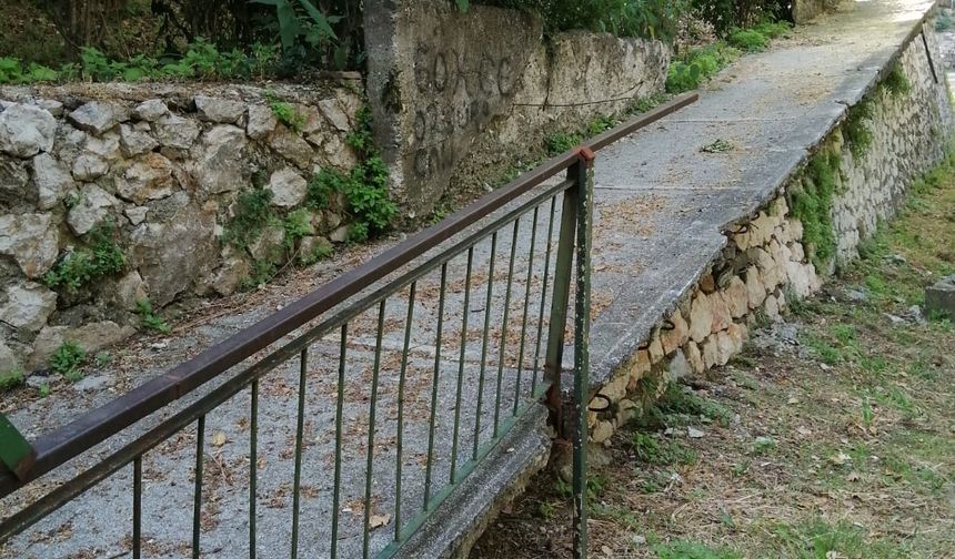 Gezi yolunun demirlerini çalan hırsızlar yakayı ele verdi!