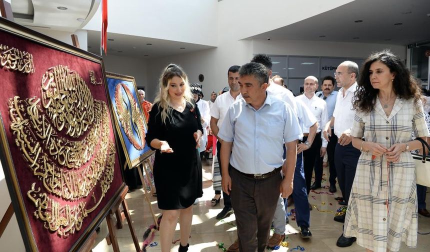 Sabırla örülen şaheserler görücüye çıktı