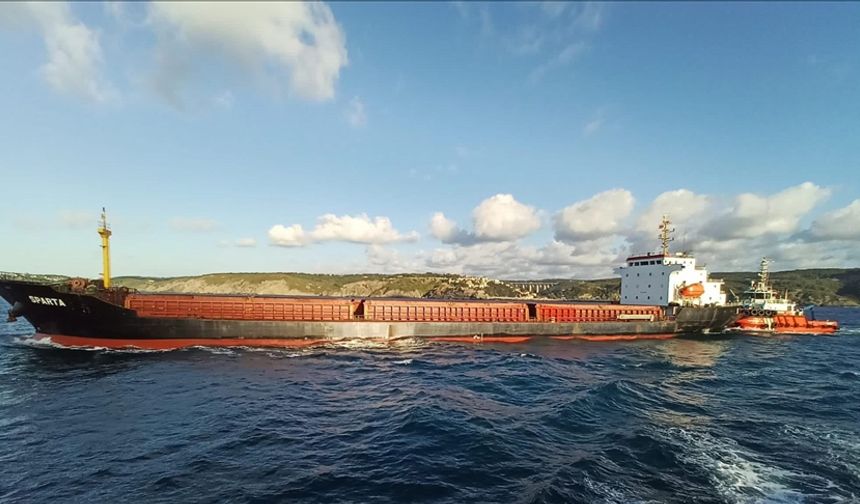 Gemi arızalandı, İstanbul Boğaz'ı trafiğe kapatıldı