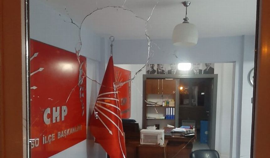 Bursa Gürsu'da CHP binasına taşlı saldırı!
