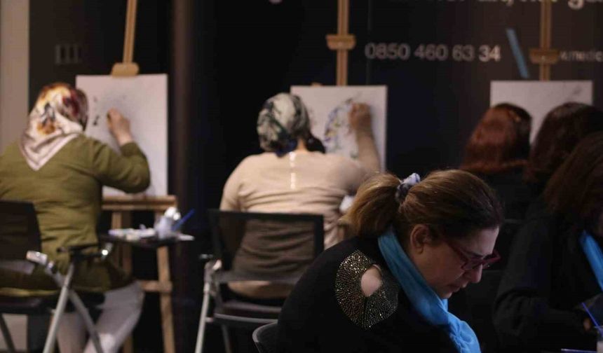 Kanser hastaları sanat ile hayata tutunuyor