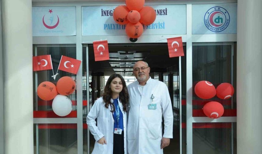 Baba kız aynı hastanede şifa dağıtıyor