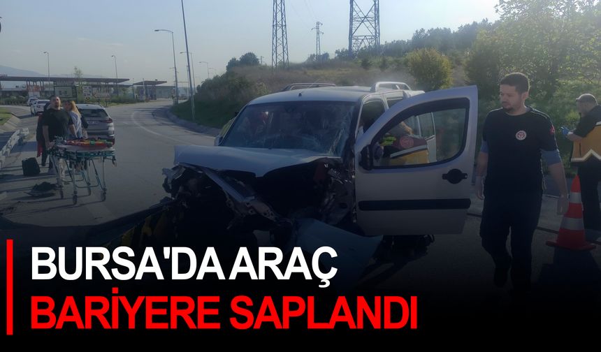 Bursa'da araç bariyere saplandı