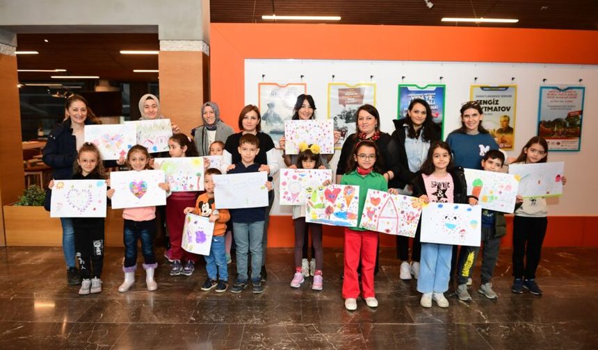 Anne ve Çocuklardan Renkli Sanat Yolculuğu