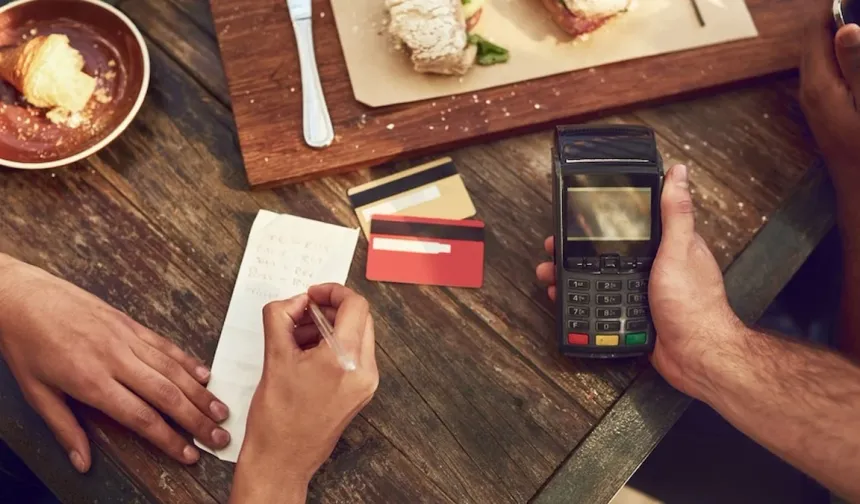 Restoranda artık o ücreti ödemek zorunda değilsiniz