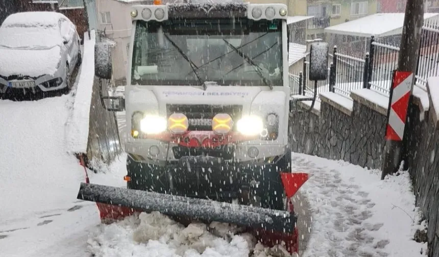 Bursa Osmangazi'nin yüksek kesimlerinde kar mesaisi